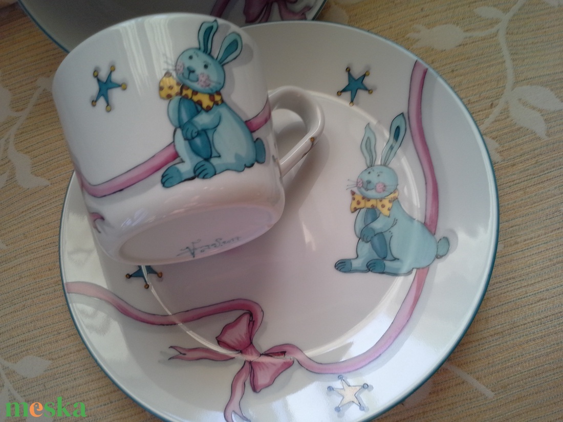 Nyuszis mintával festett porcelán gyermek étkészlet - otthon & életmód - konyhafelszerelés, tálalás - tálalás - bögre & csésze - Meska.hu Nyuszis mintával festett porcelán gyermek étkészlet - otthon & életmód - konyhafelszerelés, tálalás - tálalás - bögre & csésze - Meska.hu