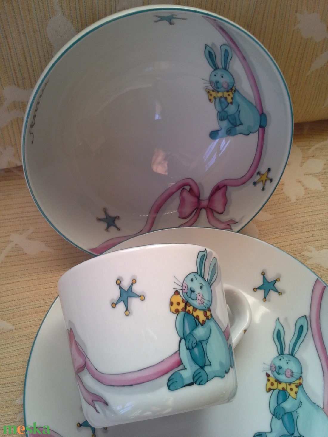 Nyuszis mintával festett porcelán gyermek étkészlet - otthon & életmód - konyhafelszerelés, tálalás - tálalás - bögre & csésze - Meska.hu Nyuszis mintával festett porcelán gyermek étkészlet - otthon & életmód - konyhafelszerelés, tálalás - tálalás - bögre & csésze - Meska.hu