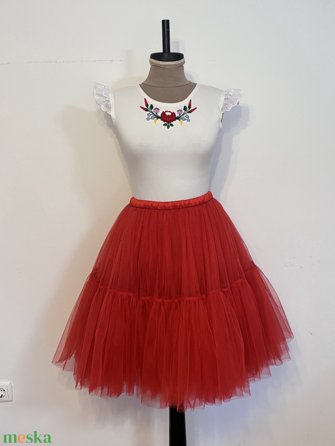 Hímzett body piros tüllszoknyával - esküvő - ruha - menyecske ruha - Meska.hu