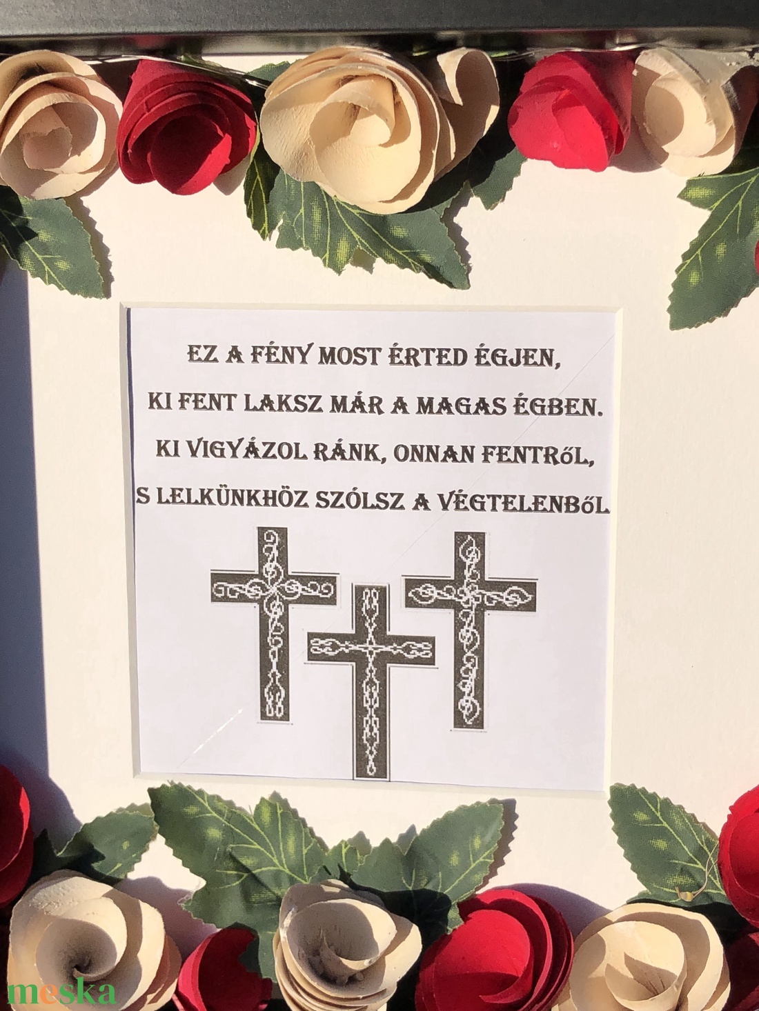 Emlékbox LED-del háncsvirág díszítéssel - otthon & életmód - vallás - temetkezési tárgy - Meska.hu Emlékbox LED-del háncsvirág díszítéssel - otthon & életmód - vallás - temetkezési tárgy - Meska.hu