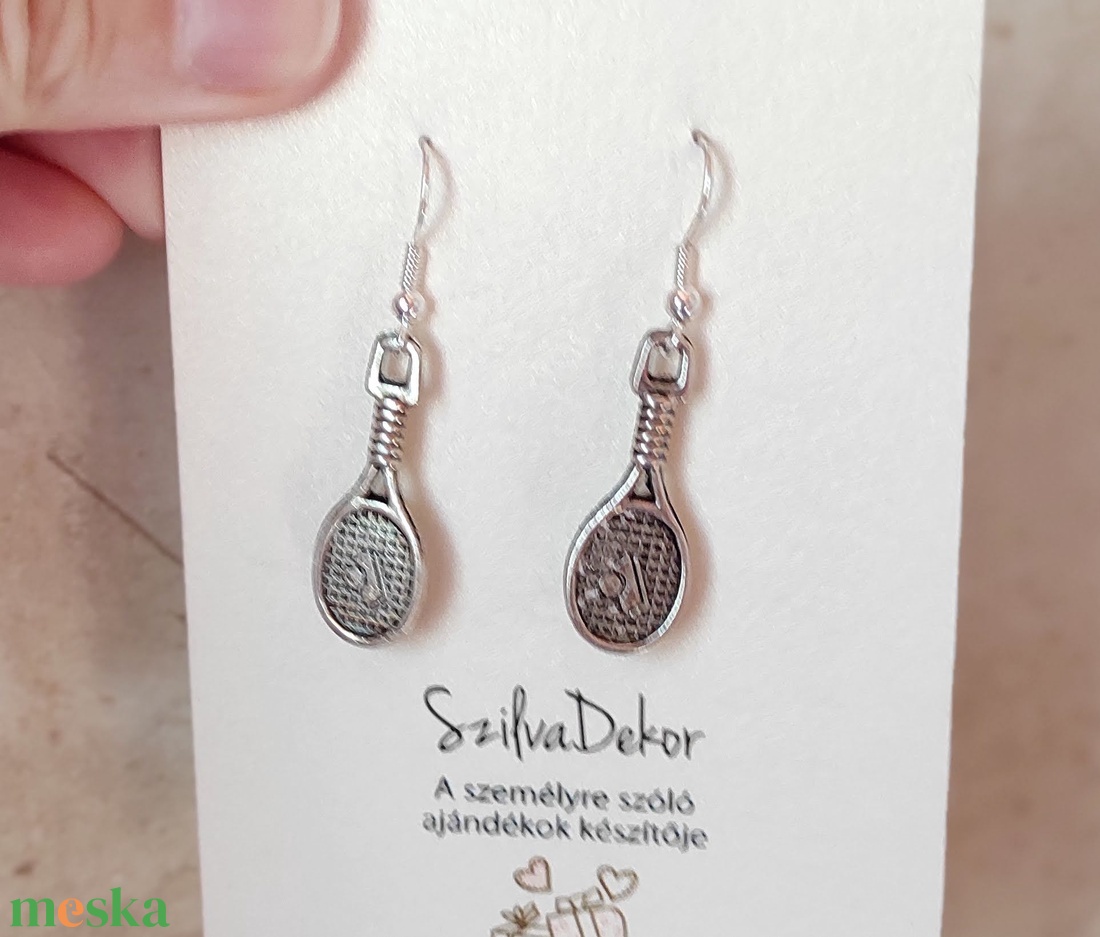 Teniszütő figurás lógós fülbevaló - ékszer - fülbevaló - lógó fülbevaló - Meska.hu