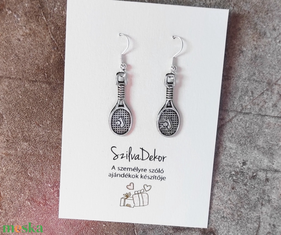 Teniszütő figurás lógós fülbevaló - ékszer - fülbevaló - lógó fülbevaló - Meska.hu