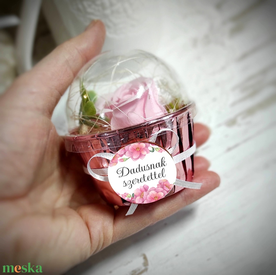 Szappanrózsás muffin Dadusnak - otthon & életmód - dekoráció - virágdísz és tartó - virágbox, virágdoboz - Meska.hu Szappanrózsás muffin Dadusnak - otthon & életmód - dekoráció - virágdísz és tartó - virágbox, virágdoboz - Meska.hu
