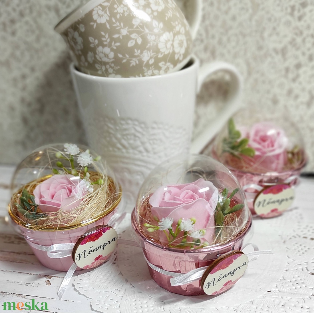 Szappanrózsás muffin Szeretettel - otthon & életmód - dekoráció - virágdísz és tartó - virágbox, virágdoboz - Meska.hu Szappanrózsás muffin Szeretettel - otthon & életmód - dekoráció - virágdísz és tartó - virágbox, virágdoboz - Meska.hu