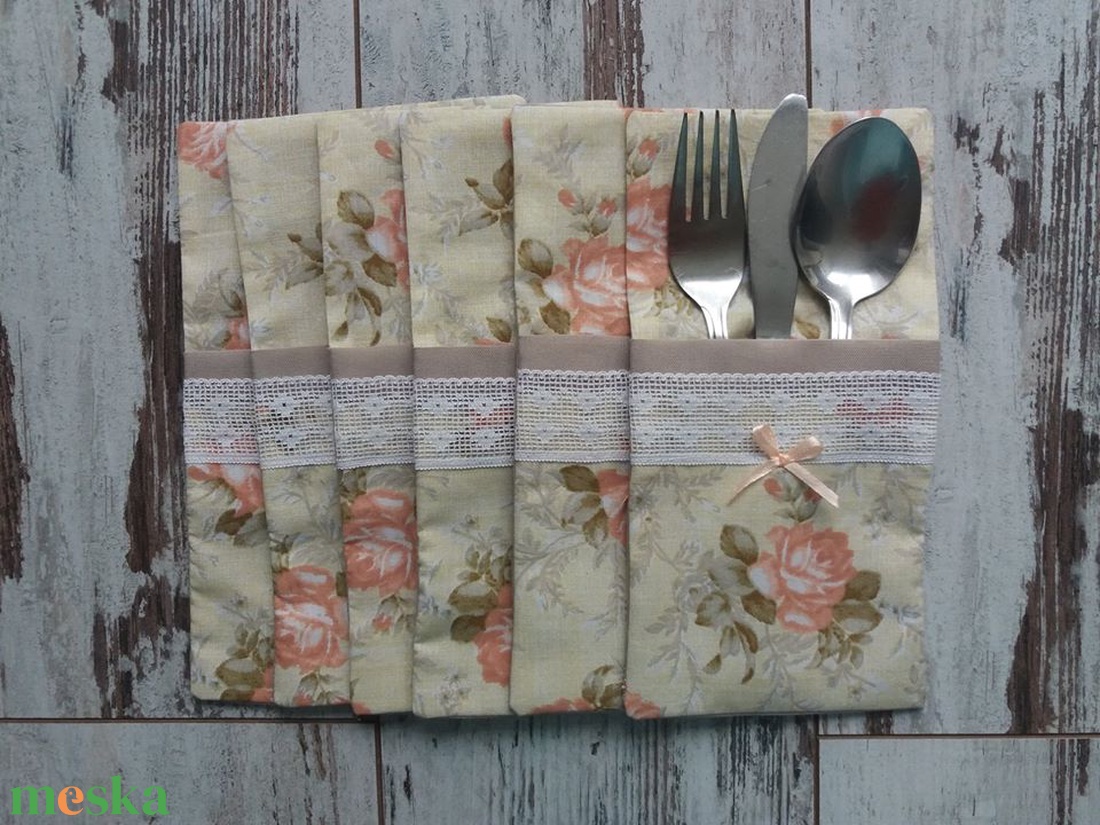 Rózsás asztal... - otthon & életmód - konyhafelszerelés, tálalás - sütés, főzés - kés & késtartó - Meska.hu