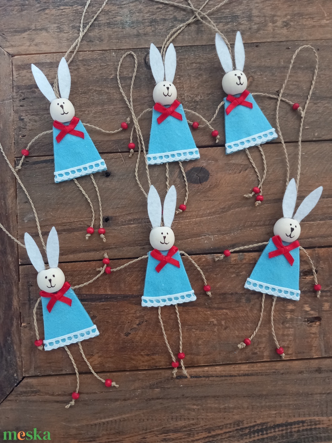  Barkadísz nyuszik piros-kékben - ünnepi díszek, dekorációk - húsvéti díszek és dekorációk - húsvéti tojásfadíszek - Meska.hu