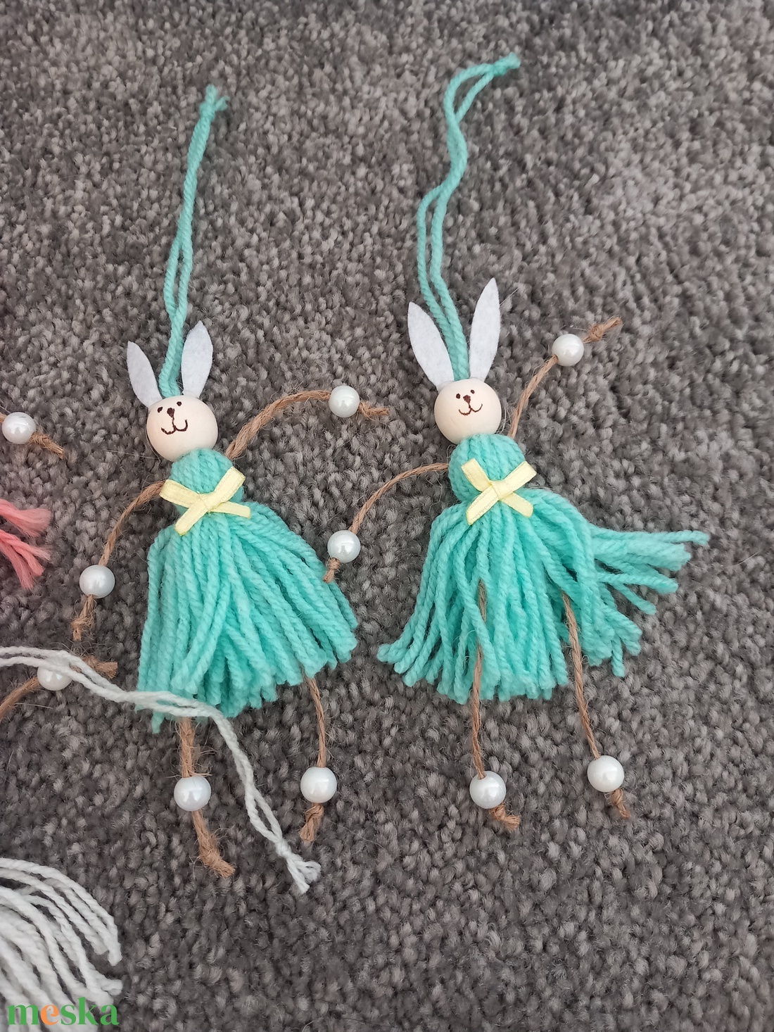 Fonalnyuszik 3 színben :) - otthon & életmód - dekoráció - fali és függő dekoráció - függődísz - Meska.hu