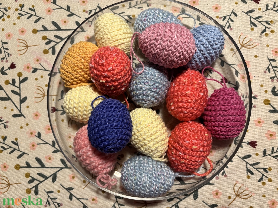 Horgolt tojás - ünnepi díszek, dekorációk - húsvéti díszek és dekorációk - húsvéti asztaldíszek - Meska.hu