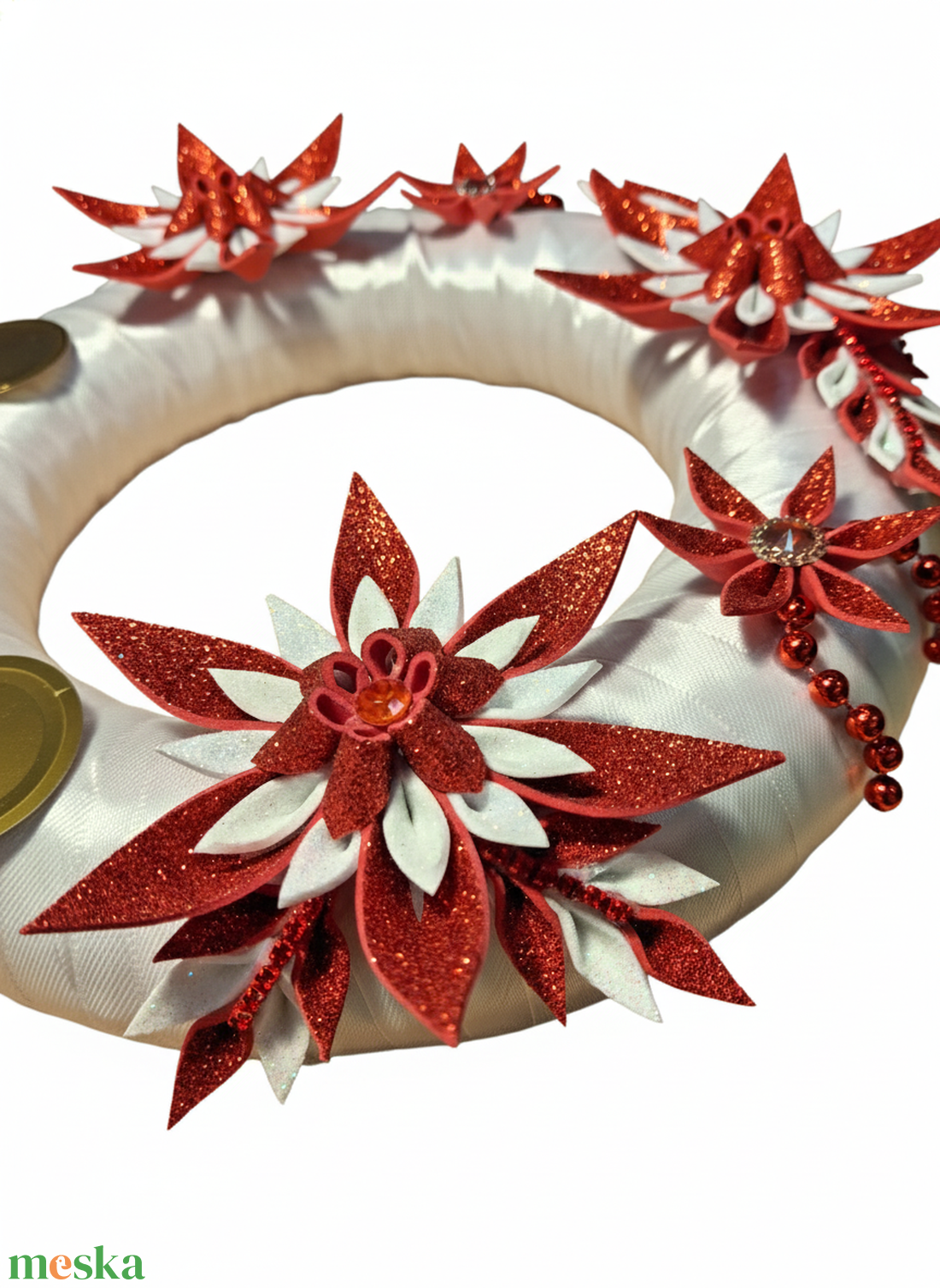 Adventi koszorú csillámos dekorgumi virágokkal, gyertyákkal.Fehér-piros - karácsony - adventi díszek - adventi koszorú - Meska.hu