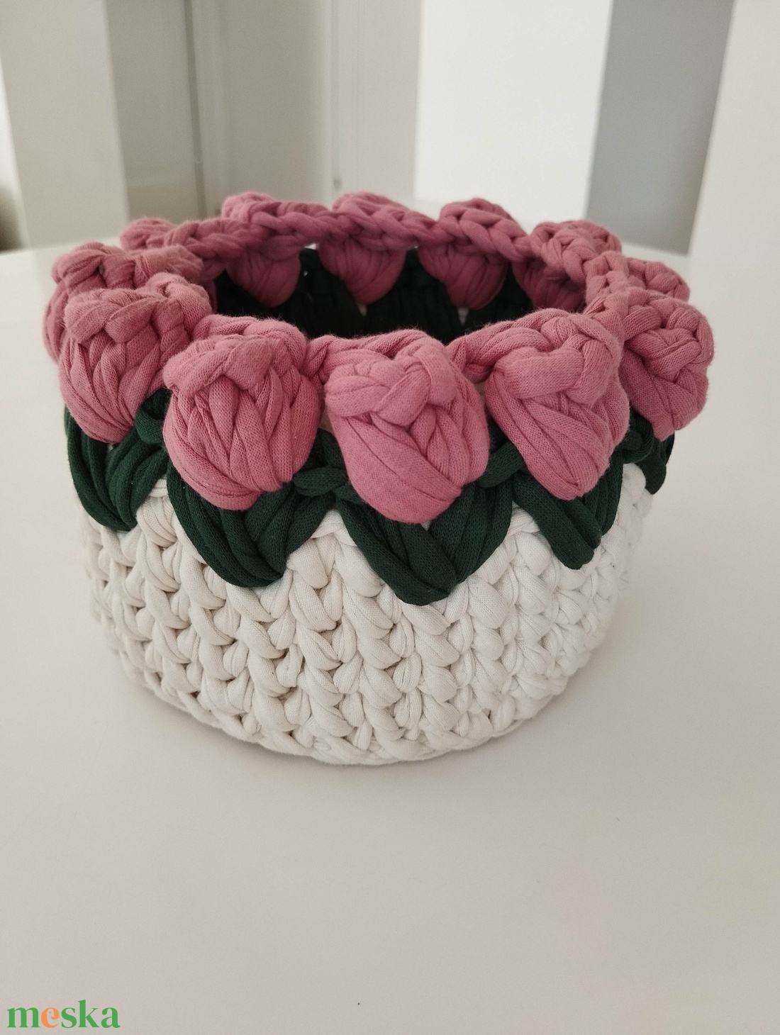 Horgolt tulipános tárolókosár  - otthon & életmód - tárolás & rendszerezés - tárolókosár - Meska.hu