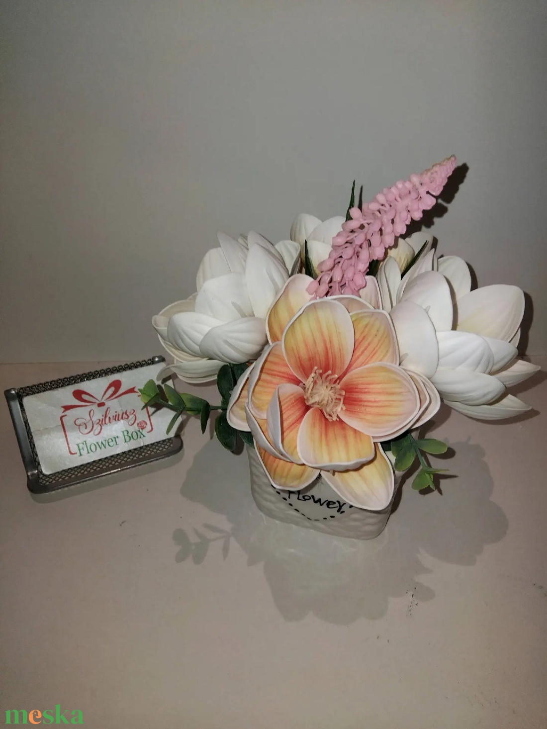 Élethű barack-krém színű magnólia kerámia kaspóban - otthon & életmód - dekoráció - asztal és polc dekoráció - asztaldísz - Meska.hu