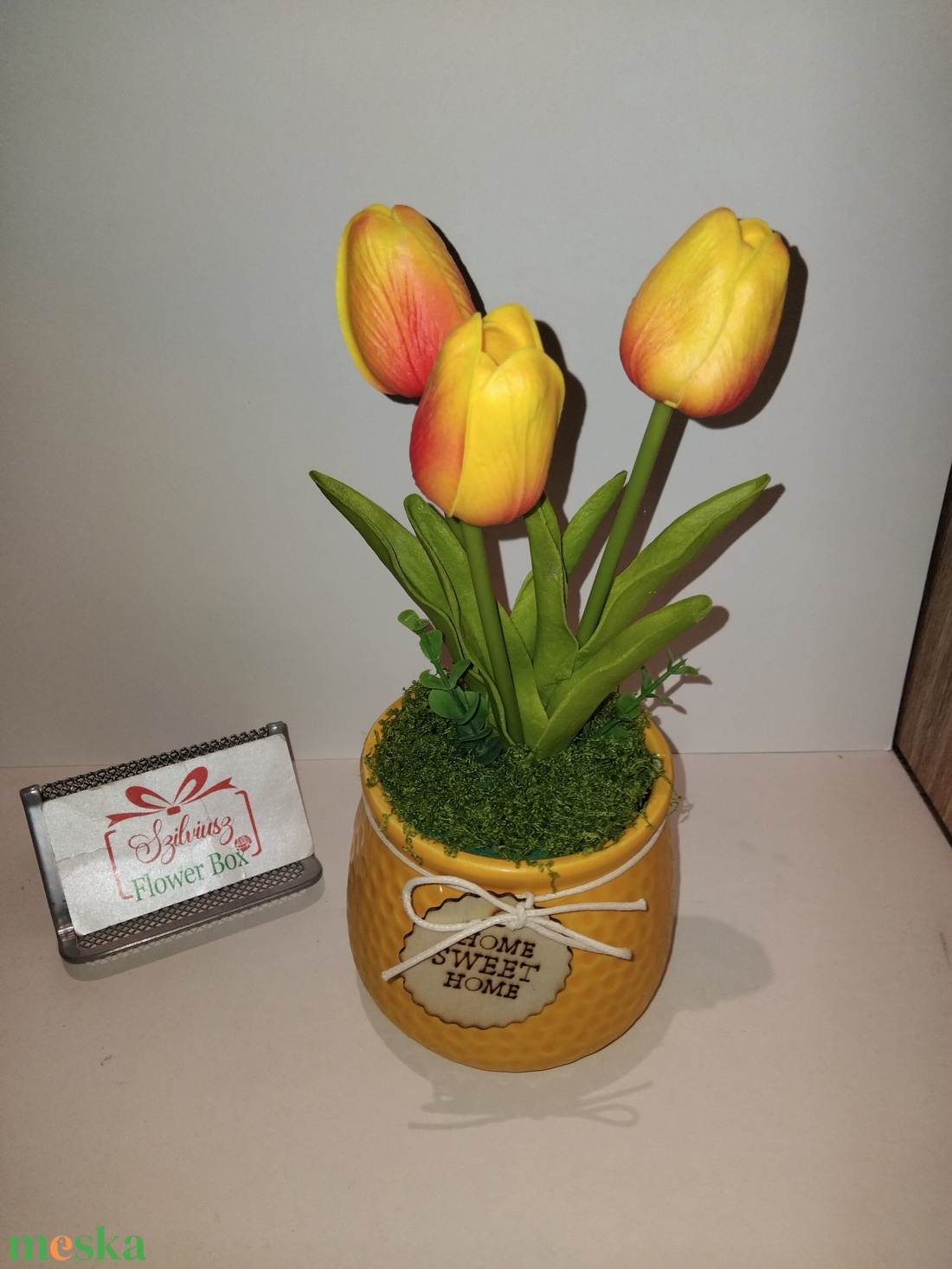 Narancssárga RealTouch tulipánok napsárga kaspóban - otthon & életmód - virágdekoráció - virágdíszek - virágdísz kaspóban - Meska.hu