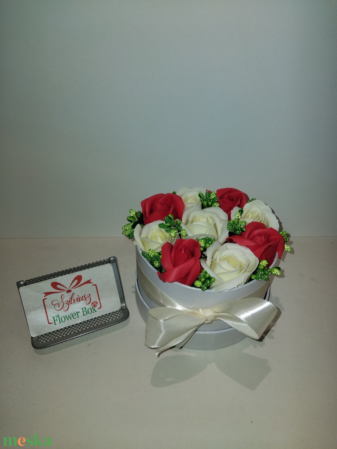 Vegyes színű szappanrózsabox - krém-piros - otthon & életmód - dekoráció - asztal és polc dekoráció - asztaldísz - Meska.hu