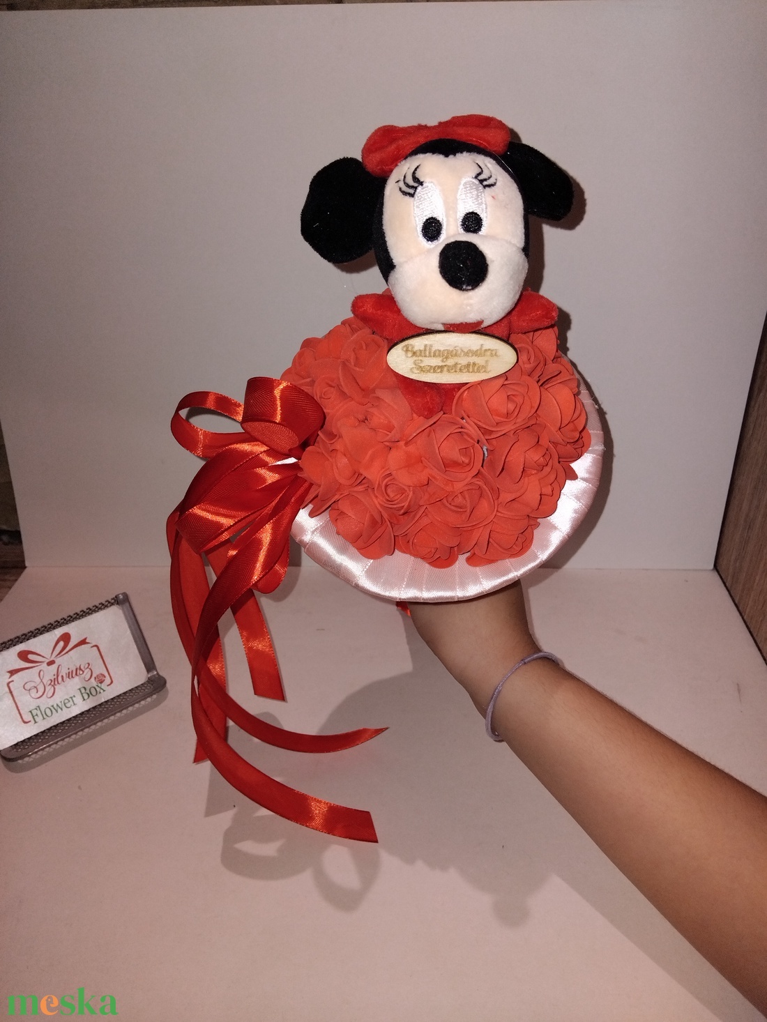Ballagási csokor minnie plüssel Piros - otthon & életmód - virágdekoráció - virágok - virágcsokor - Meska.hu