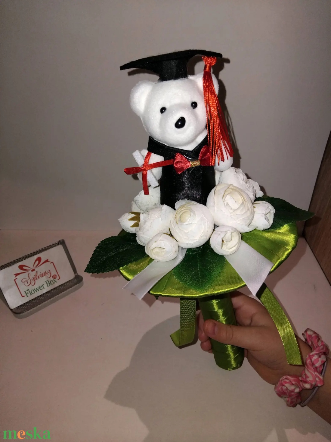 Csokor ballagó macival  - otthon & életmód - virágdekoráció - virágok - virágcsokor - Meska.hu