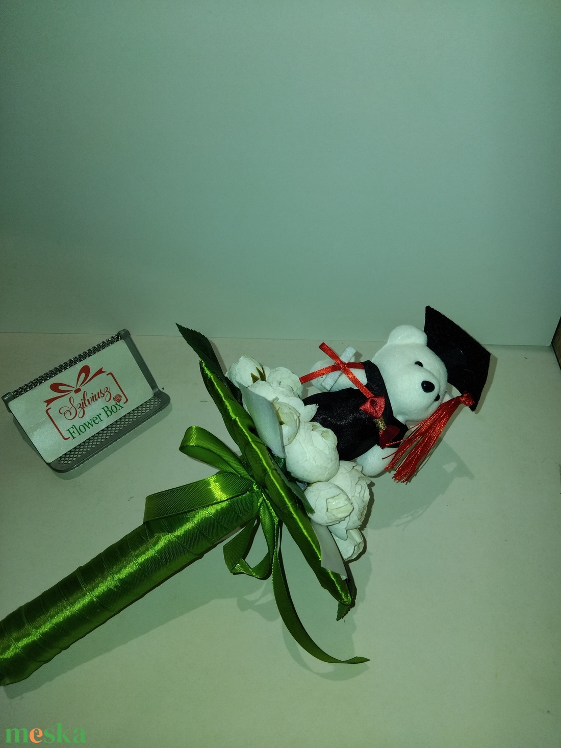 Csokor ballagó macival  - otthon & életmód - virágdekoráció - virágok - virágcsokor - Meska.hu