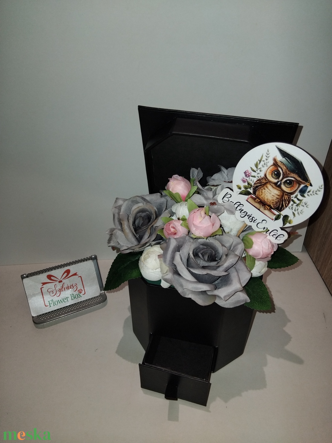 Ballagási box vegyes élethű virágokkal - otthon & életmód - virágdekoráció - virágok - virágcsokor - Meska.hu