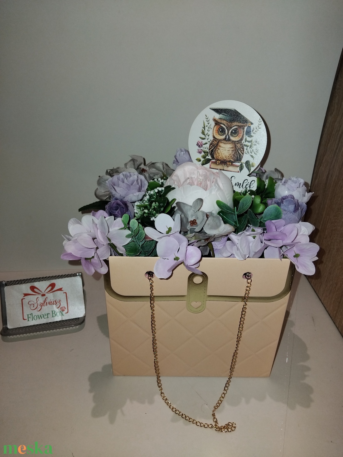 Lila színű élethű virágok virágtáskában - otthon & életmód - virágdekoráció - virágok - virágcsokor - Meska.hu