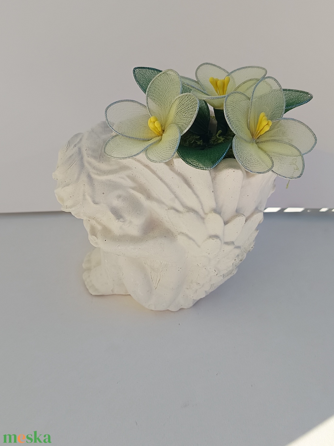 Kerámia angyalka harisnyavirggal. - otthon & életmód - dekoráció - virágdísz és tartó - csokor & virágdísz - Meska.hu