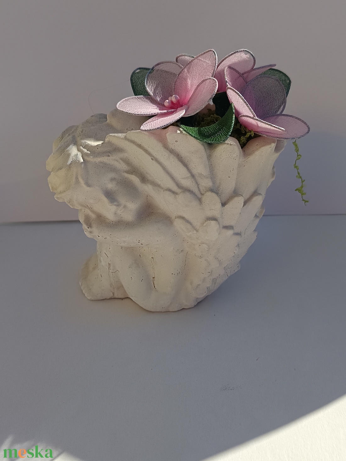 Kerámia angyalka harisnyavirggal. - otthon & életmód - dekoráció - virágdísz és tartó - csokor & virágdísz - Meska.hu