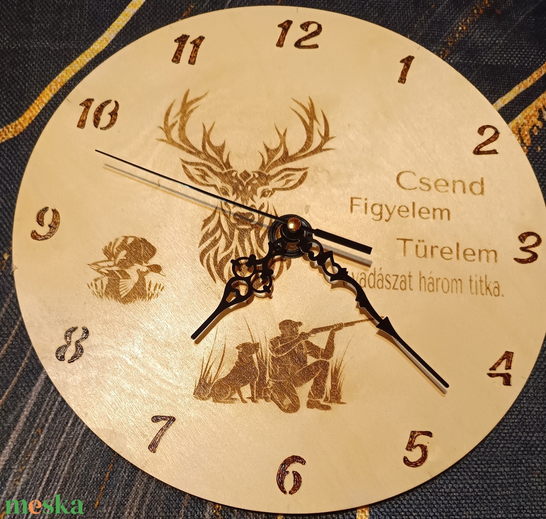 Lézergravírozott falióra 25 cm átmérőjű  - otthon & életmód - dekoráció - fali és függő dekoráció - falióra & óra - Meska.hu