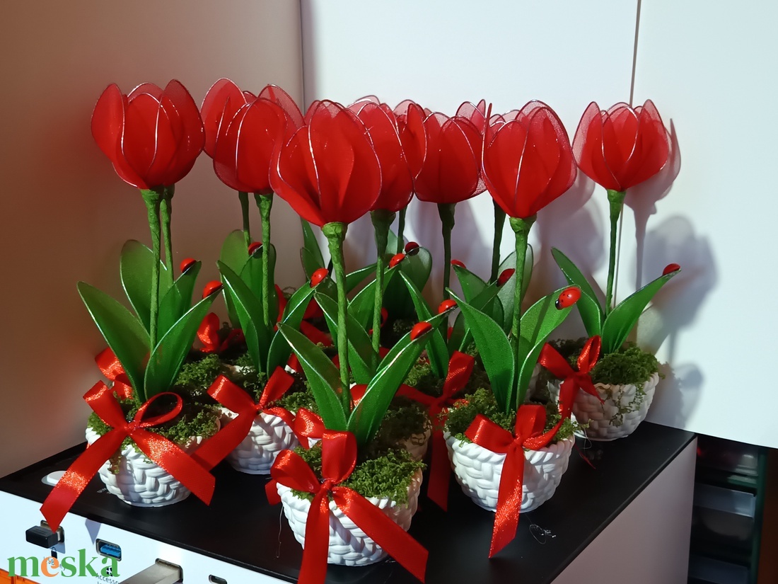 Harisnyavir�g tulipán  - otthon & életmód - virágdekoráció - virágdíszek - virágdísz kaspóban - Meska.hu