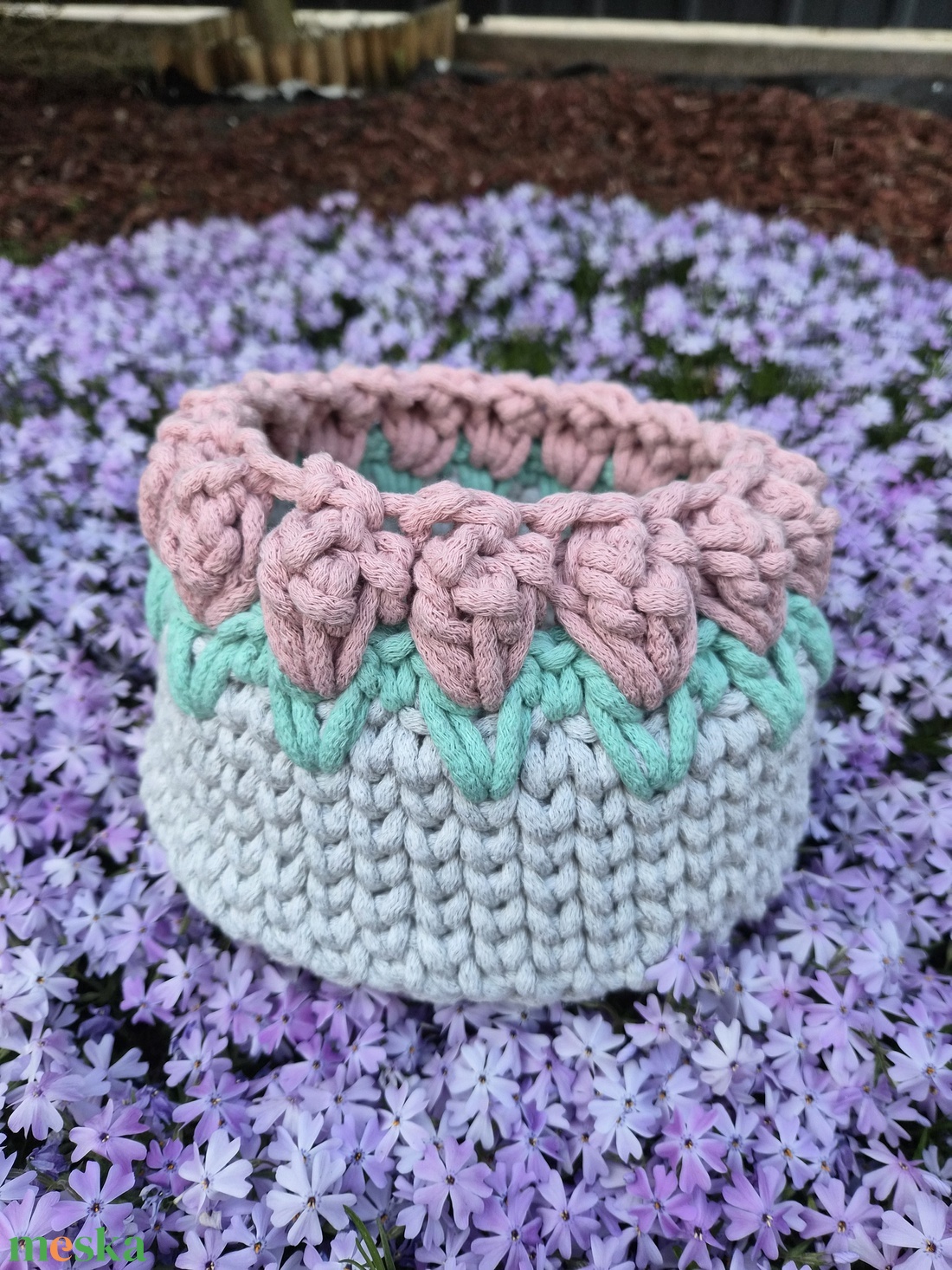 Horgolt tulipános kosár - otthon & életmód - tárolás & rendszerezés - tárolókosár - Meska.hu