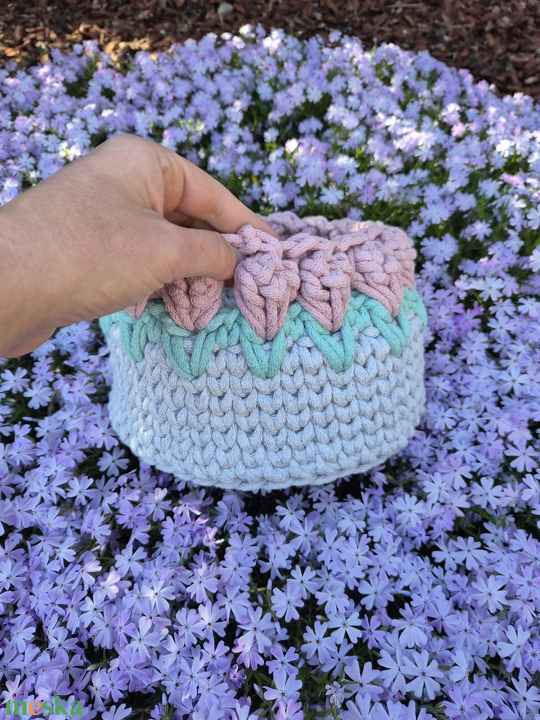 Horgolt tulipános kosár - otthon & életmód - tárolás & rendszerezés - tárolókosár - Meska.hu