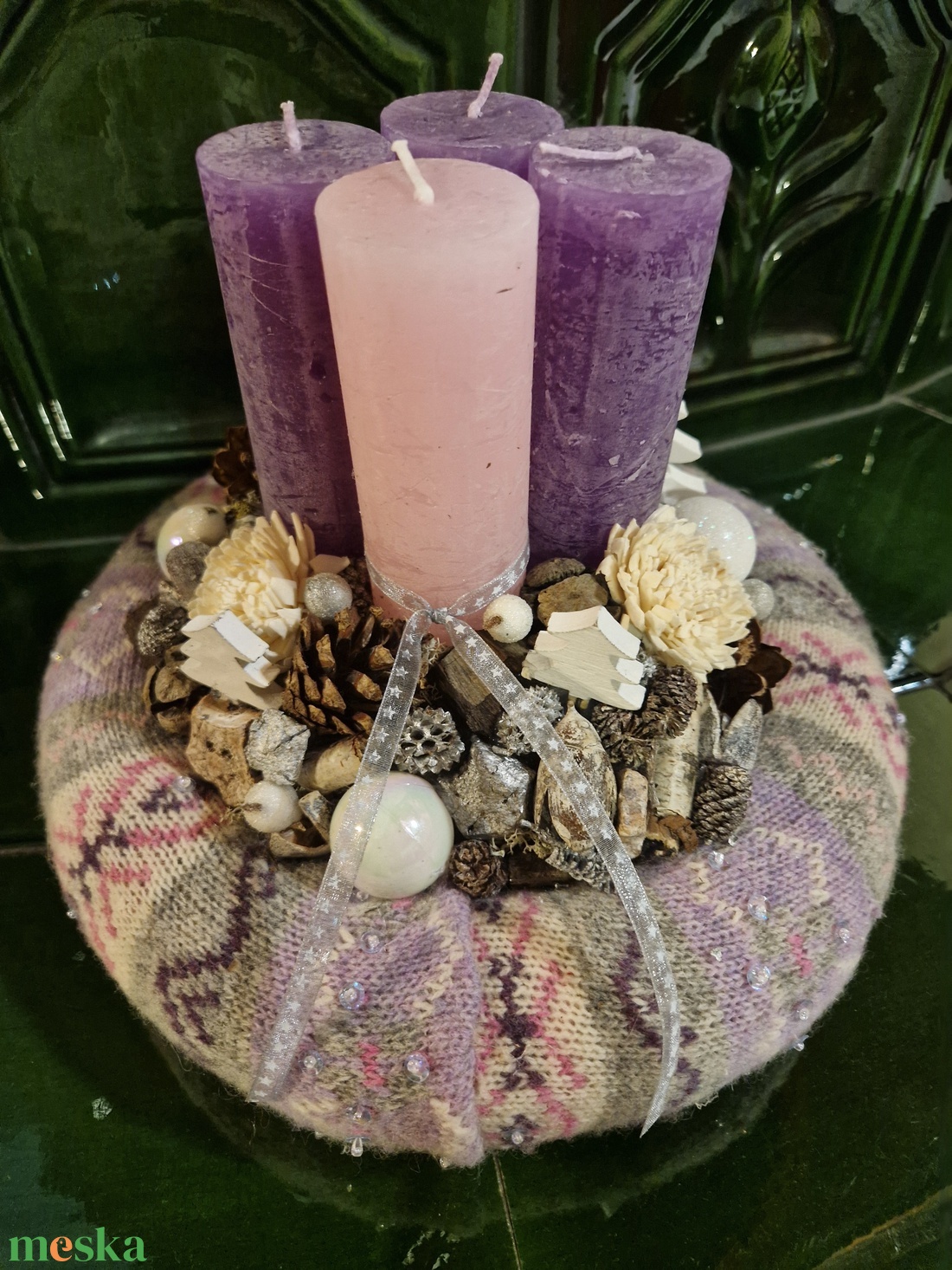 Adventi asztali dísz hagyományos színekben - karácsony - adventi díszek - adventi asztaldísz - Meska.hu