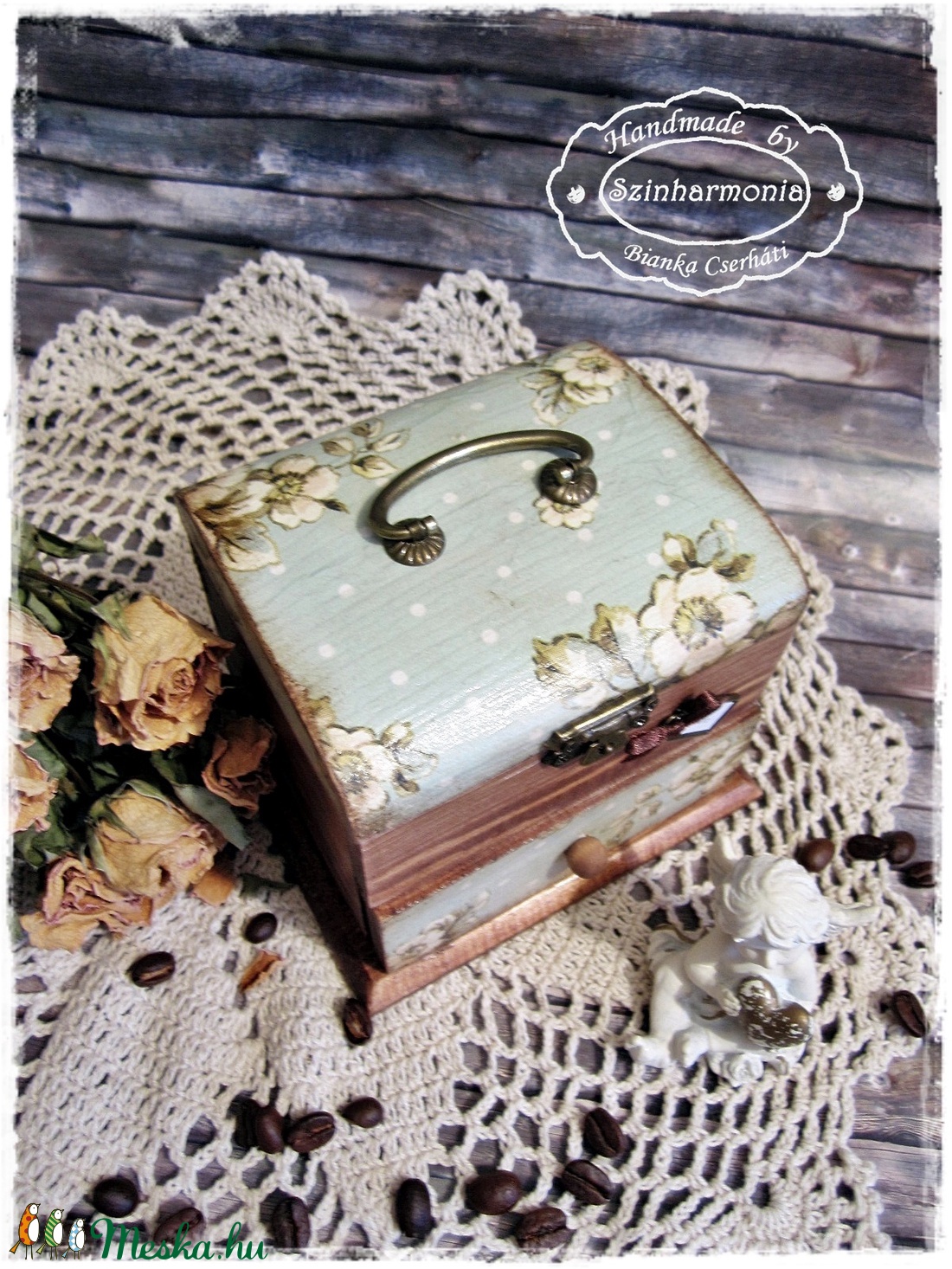 Fehér Szellőrózsák ládika - vintage ajándék / fiókos ékszertartó / emlék / tároló doboz / ballagás -  - Meska.hu