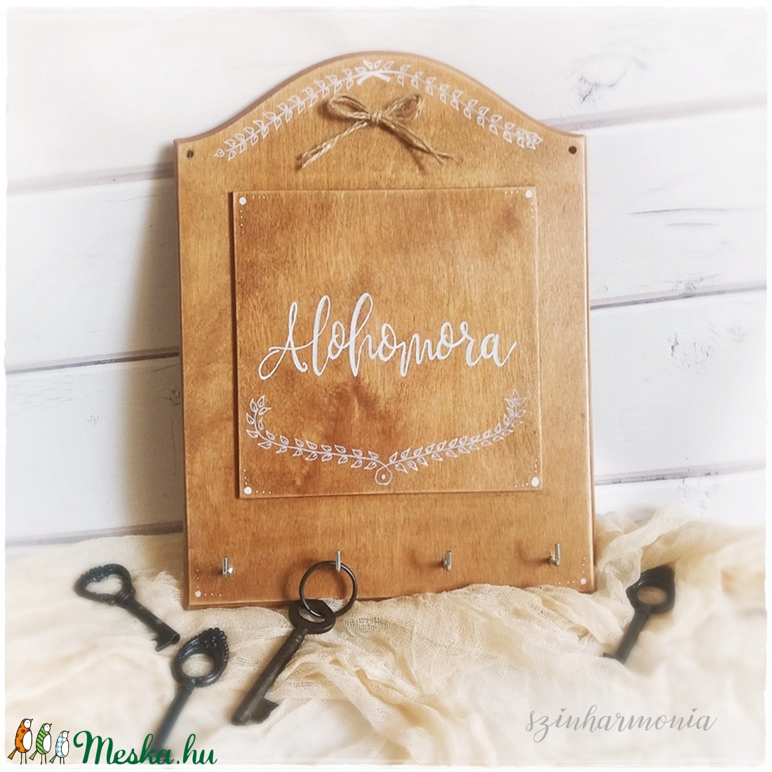 ALOHOMORA - fali kulcstartó tábla (kalligrafikus felirat, natúr) - otthon & életmód - bútor - Meska.hu ALOHOMORA - fali kulcstartó tábla (kalligrafikus felirat, natúr) - otthon & életmód - bútor - Meska.hu