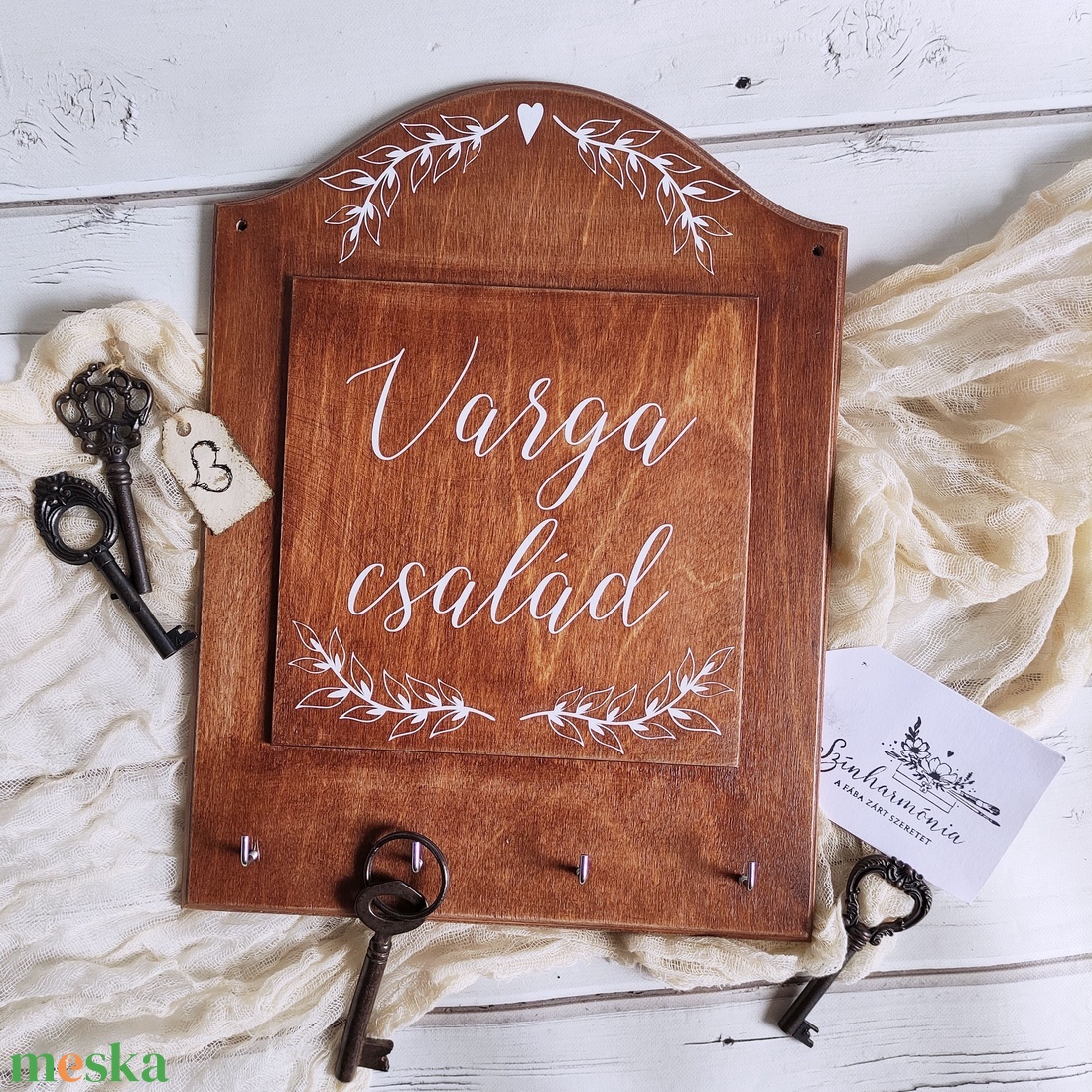 Fali kulcstartó tábla - Egyedi felirattal (barna) - otthon & életmód - dekoráció - fali és függő dekoráció - fali kulcstartó - Meska.hu