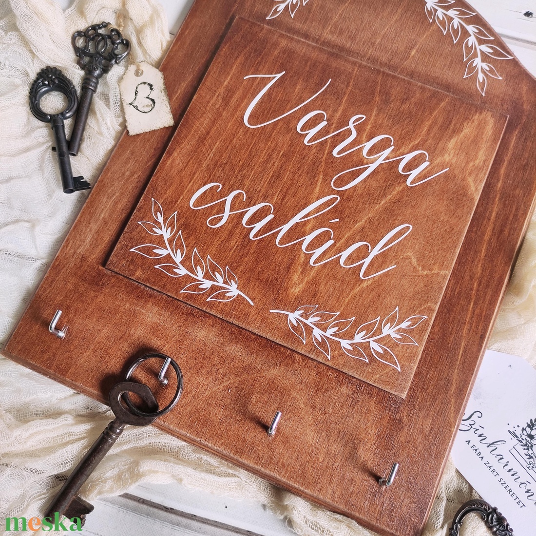 Fali kulcstartó tábla - Egyedi felirattal (barna) - otthon & életmód - dekoráció - fali és függő dekoráció - fali kulcstartó - Meska.hu