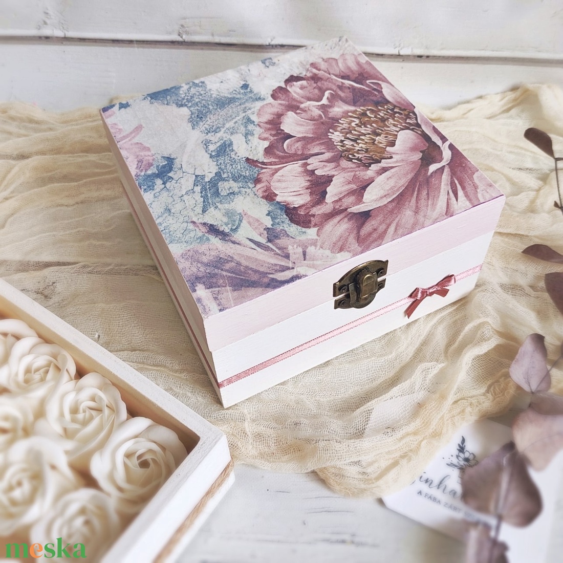 Ajándékdoboz szappannal - Szellőrózsa - esküvő - emlék & ajándék - szülőköszöntő ajándék - Meska.hu