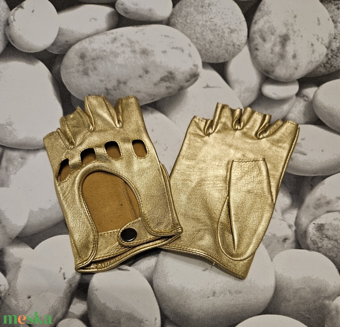 Arany színű csonkaujjú autós - ruha & divat - sál, sapka, kendő - kesztyű - Meska.hu