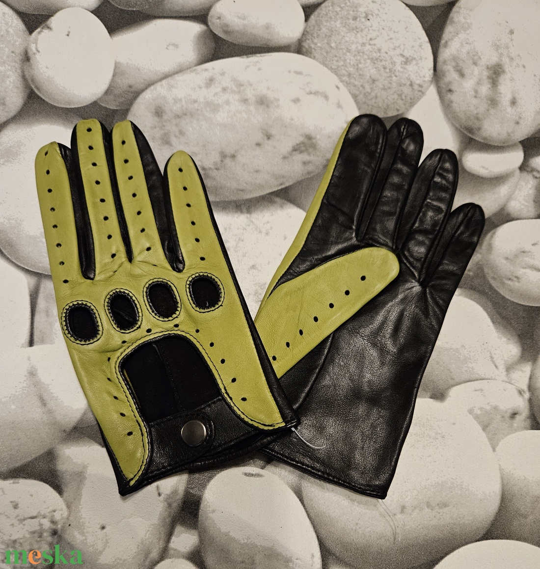 Világos zöld-fekete autós - ruha & divat - sál, sapka, kendő - kesztyű - Meska.hu