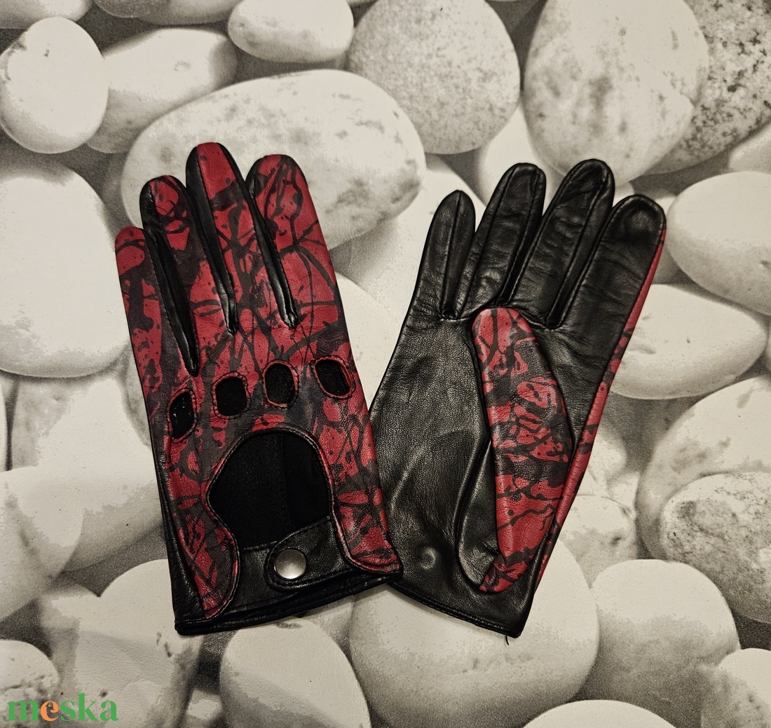 Piros mintás-fekete autós - ruha & divat - sál, sapka, kendő - kesztyű - Meska.hu