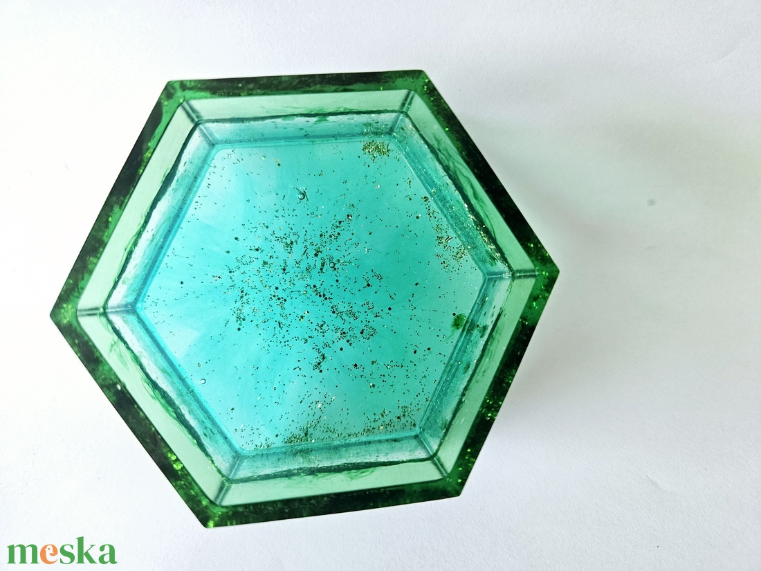 epoxy hatszögletű ékszertartó zöld - ékszer - ékszertartó - ékszerdoboz - Meska.hu