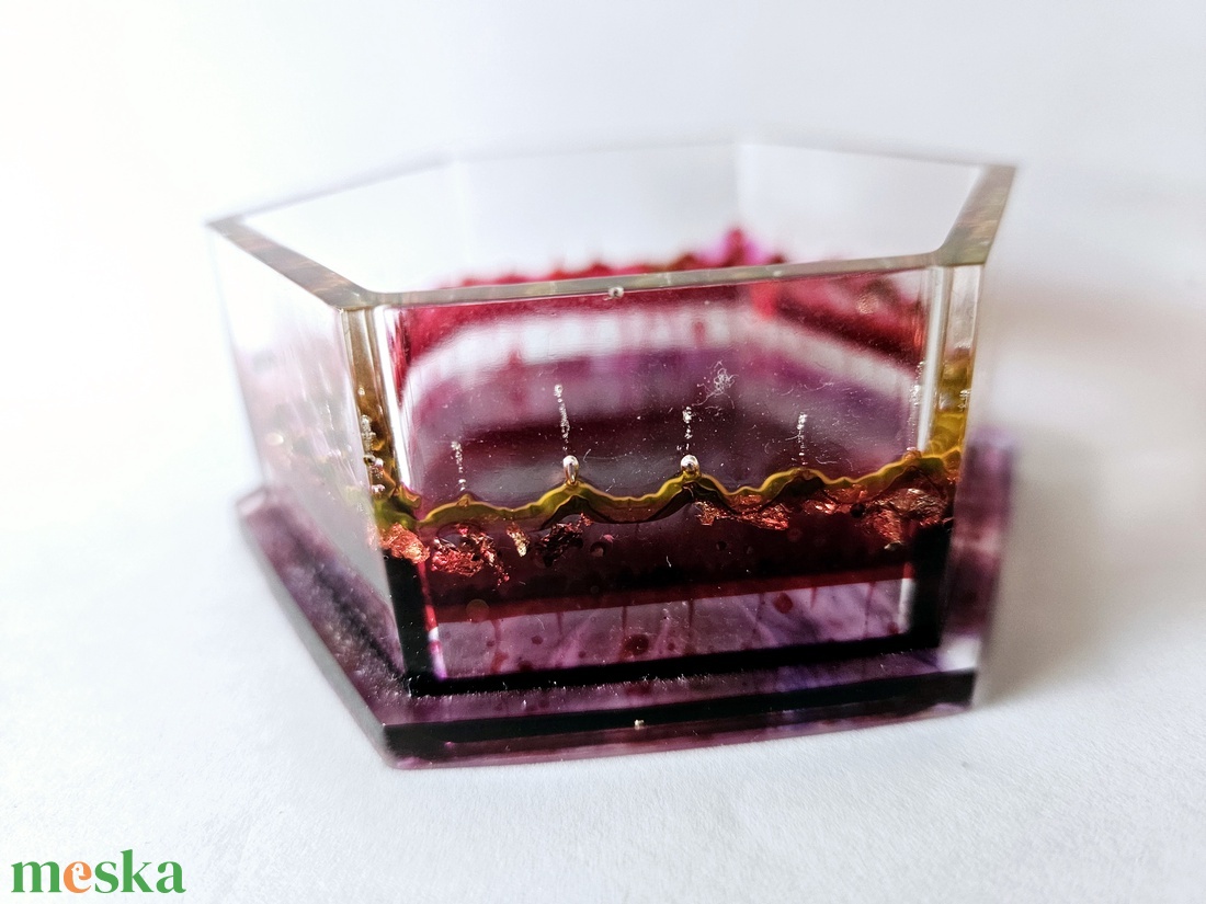 epoxy hatszögletű ékszertartó lilásbordós - ékszer - ékszertartó - ékszerdoboz - Meska.hu