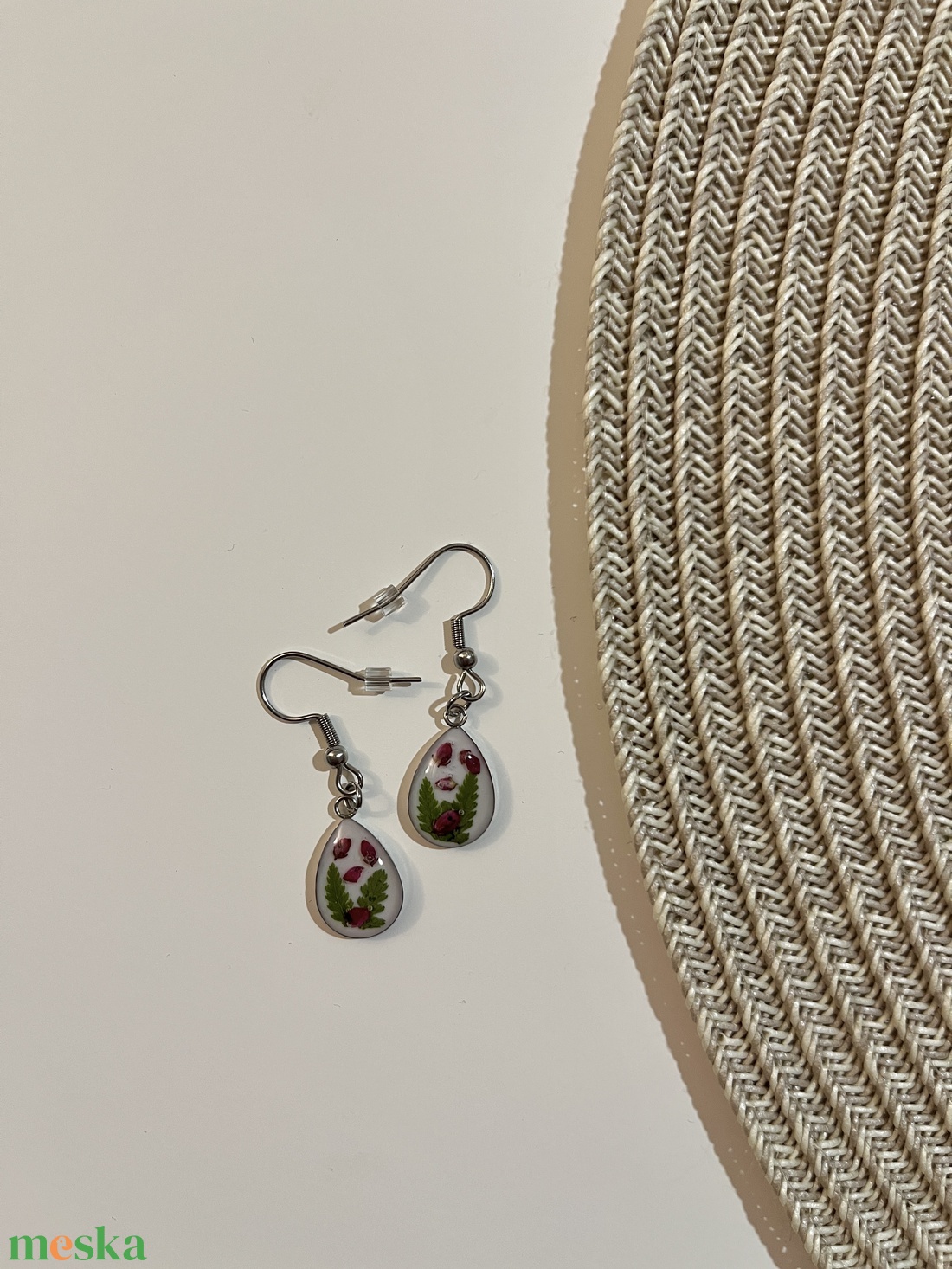 Csepp fülbevaló virágokkal - ékszer - fülbevaló - lógó fülbevaló - Meska.hu