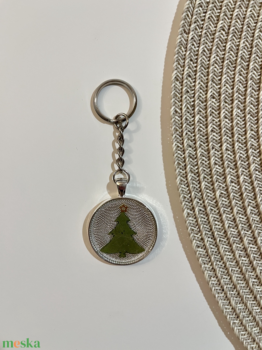 Fenyőfa kulcstartó virágokkal - táska & tok - kulcstartó & táskadísz - kulcstartó - Meska.hu