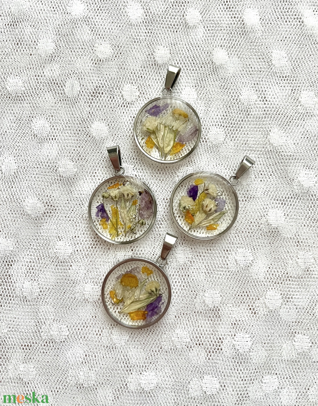 Emlékékszer virágokból - esküvő - menyasszonyi- és dobócsokor - Meska.hu