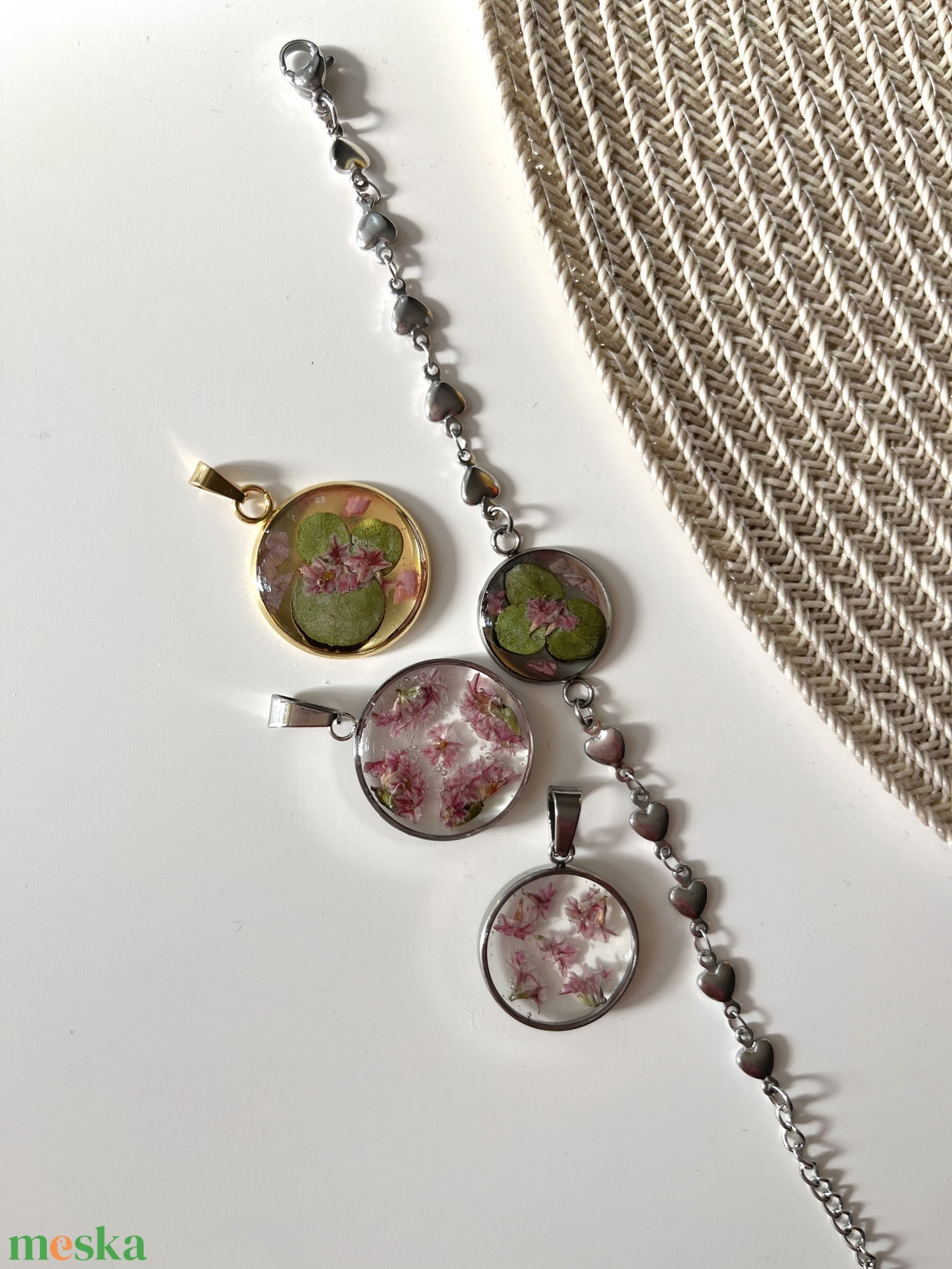 Emlékékszer virágokból - esküvő - menyasszonyi- és dobócsokor - Meska.hu