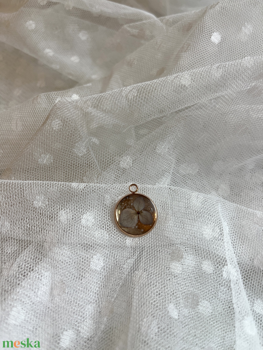 Hortenzia medál valódi virággal - ékszer - nyaklánc - medál - Meska.hu