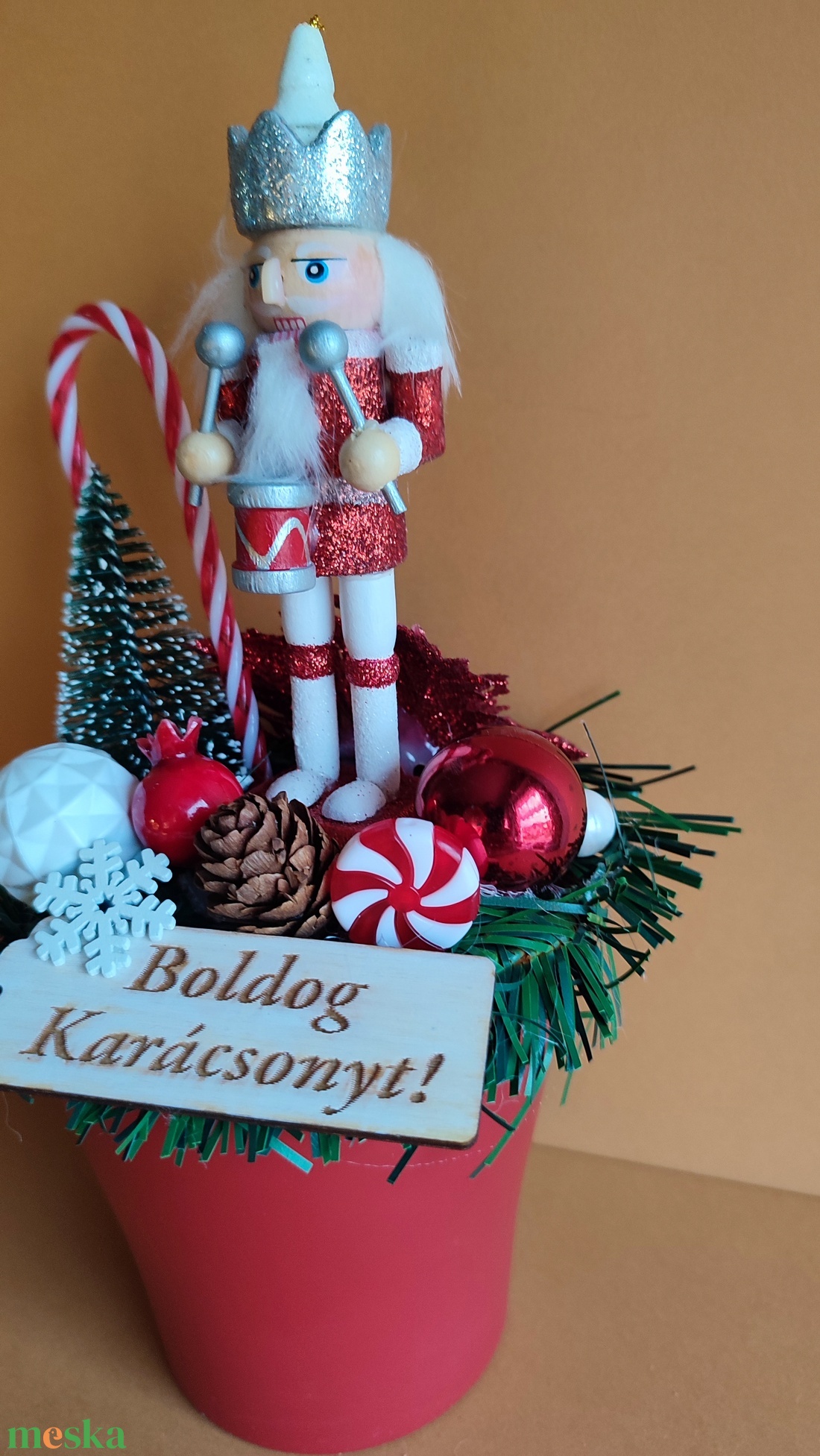 Karácsonyi dekoráció piros diótörős - otthon & életmód - dekoráció - asztal és polc dekoráció - asztaldísz - Meska.hu Karácsonyi dekoráció piros diótörős - otthon & életmód - dekoráció - asztal és polc dekoráció - asztaldísz - Meska.hu