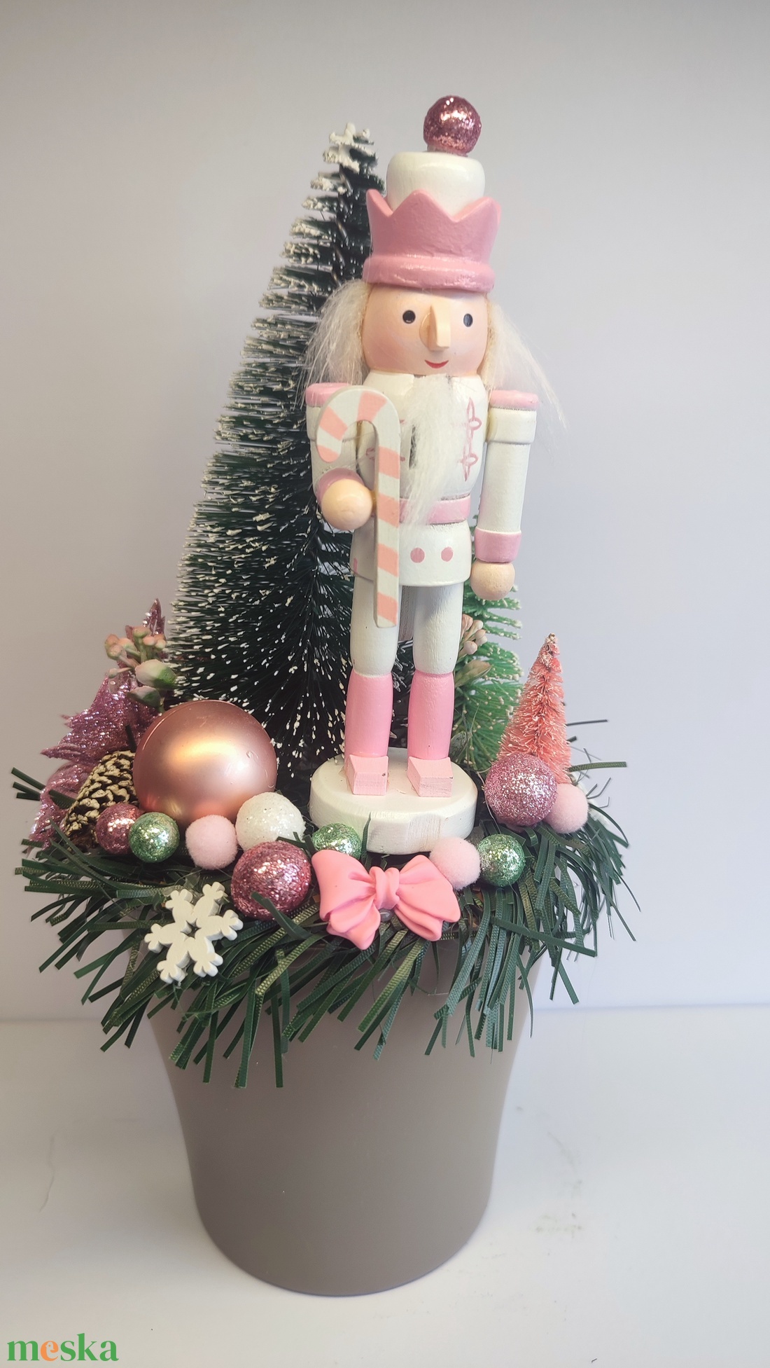 Karácsonyi dekoráció rózsaszín diótörős - otthon & életmód - dekoráció - asztal és polc dekoráció - asztaldísz - Meska.hu