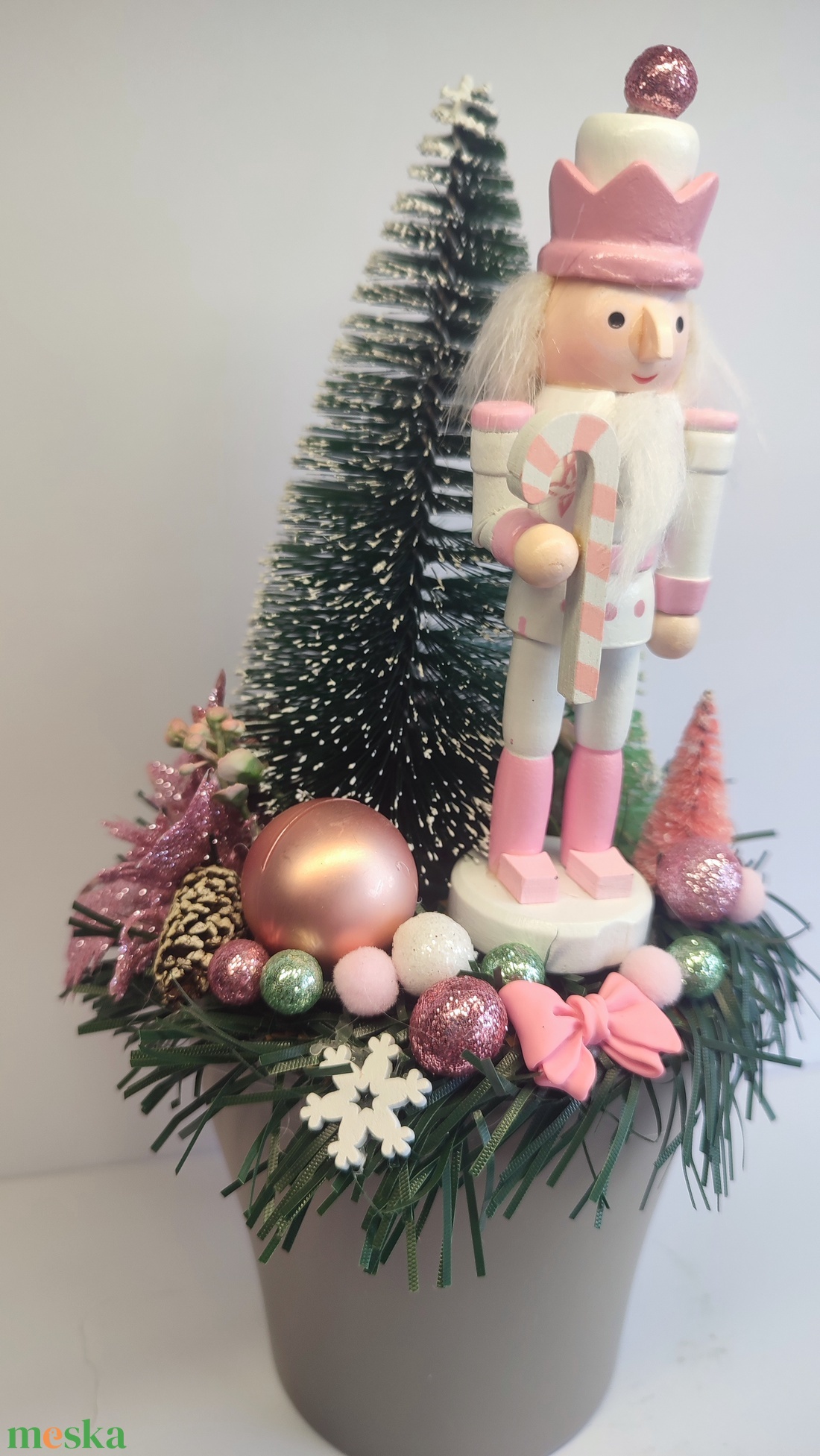 Karácsonyi dekoráció rózsaszín diótörős - otthon & életmód - dekoráció - asztal és polc dekoráció - asztaldísz - Meska.hu