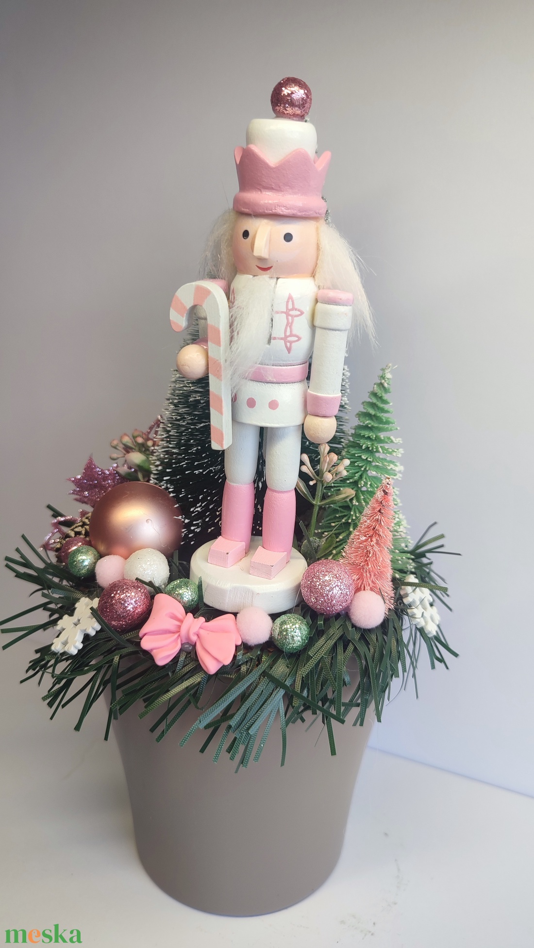 Karácsonyi dekoráció rózsaszín diótörős - otthon & életmód - dekoráció - asztal és polc dekoráció - asztaldísz - Meska.hu