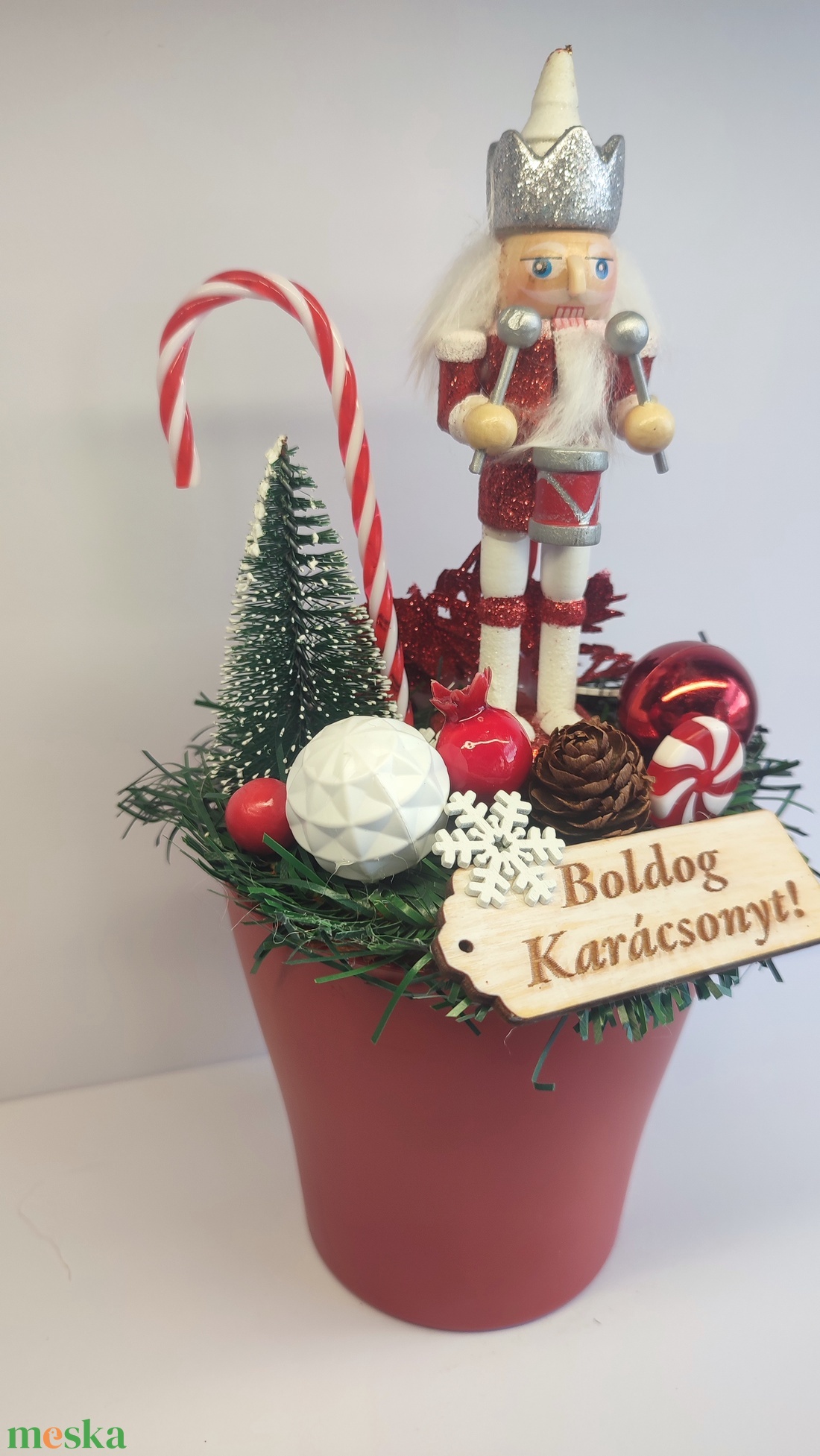 Karácsonyi dekoráció piros diótörős - otthon & életmód - dekoráció - asztal és polc dekoráció - asztaldísz - Meska.hu