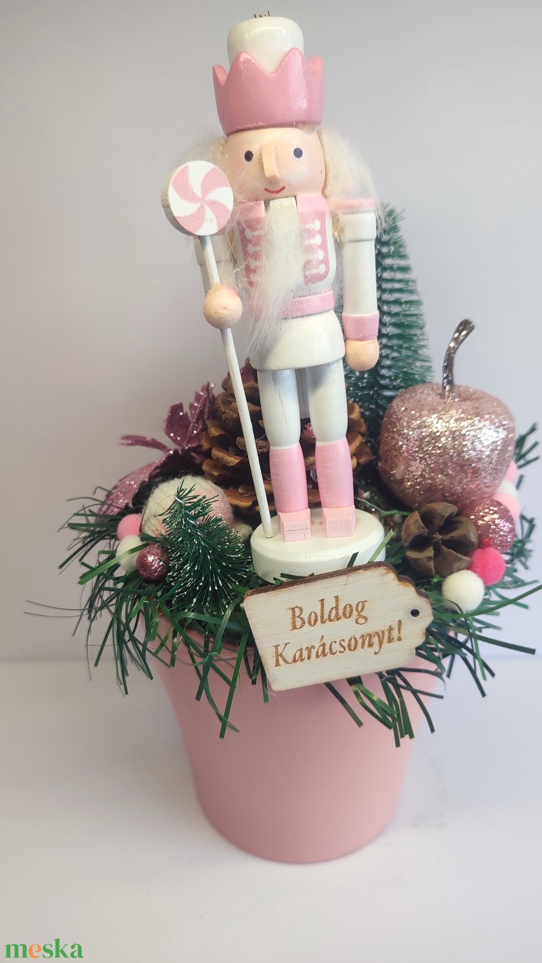Karácsonyi dekoráció rózsaszín diótörős - otthon & életmód - dekoráció - asztal és polc dekoráció - asztaldísz - Meska.hu